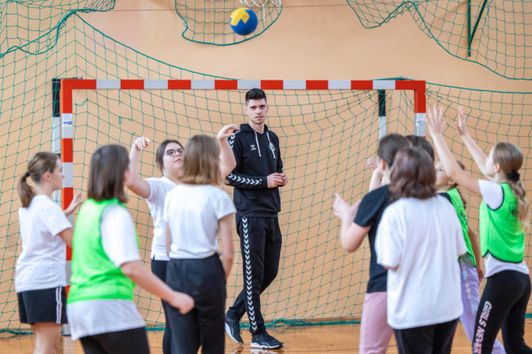 Sebastian Włoskiewicz i Mateusz Kaźmierczak poprowadzili trening dla dzieci [ZDJĘCIA]