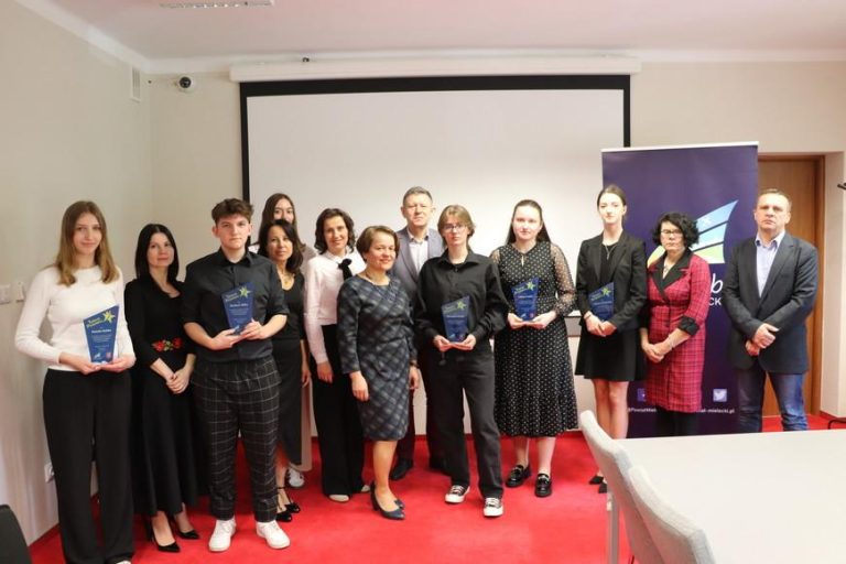Statuetki Talent Powiatu dla uczniów ekonomika